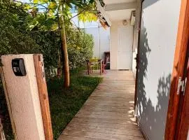 Nouméa F2 jardin et clim, proche plages