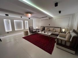 Enjoy a quiet stay with a high view and complete privacy, hotel in Al Jubail