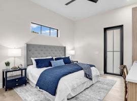 Elegant Naples Studio with Huge Bathroom, hotel in Naples