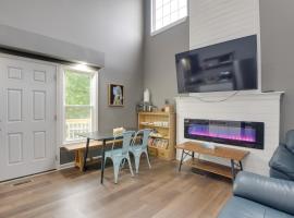 Work From Home Stylish Apartment in Cheverly!, ξενοδοχείο σε Landover