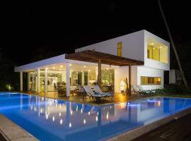Luxurious beachfront house Las Brisa, hotel v destinaci El Limón