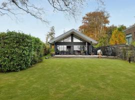 3 Bedroom Stunning Home In Sunds, hotel in Sunds