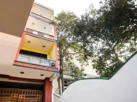 SPOT ON Hotel Harry's 1 Near Select Citywalk Mall