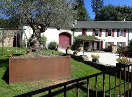 Beautiful 17th century character residence, ξενοδοχείο σε Fontiers-Cabardès