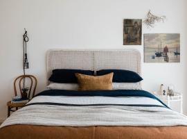 Seafarers Lodge a pup friendly beach shack haven in Middleton, hotel in Middleton