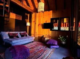 Mi Refugio Nordico Buho Cabin、San Miguelのホットタブ付きホテル