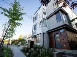 Trendy Ballard Townhouse with Rooftop Oasis