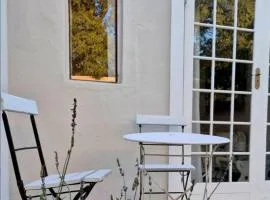 Klein Plaasjapie apartment- Hebron Guest Farm