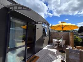 Puriri Tiny Home, hotel in Orewa
