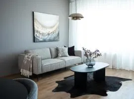 Cozy Downtown Apartment With Sauna, Balcony & Parking - Lapnest