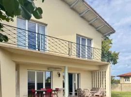 Villa Amistad - centre - parking - jardin - lave linge et vaisselle