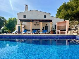 3 Bedroom Finca with Pool in Moraira, Hotel in Paratella