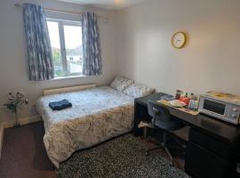 Cosy Double Private Room Near Dublin Airport, habitación en casa particular en Swords