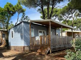 La Yole Mobilhome Premium 6 pers avec terrasse lounge, hôtel à Vendres