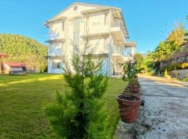 Shri Rudra's Service Apartments, hotel in Bhīm Tāl