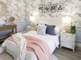 Carrington House - Charming Cottage