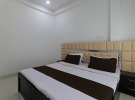 Hotel O The Golden Hotel, hotel di Prayagraj