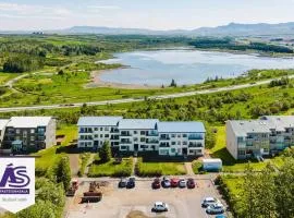 Kozy place in Reykjavik with a lake view