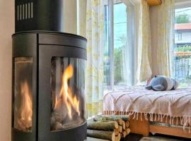 Ma-Bebe Play House with Private Sauna --- Lake, Parks and SPA Pools in 5 min、パンチャレボのホームステイ