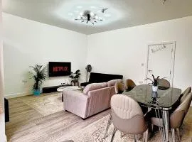 Luxury Apartment with Grand Living Space London