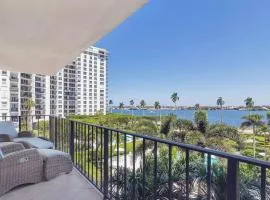 Bright Two-Bedroom Condo with Intracoastal Views