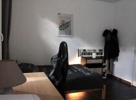 T1 maisonnette, charme et confort, beach hotel in Bouliac