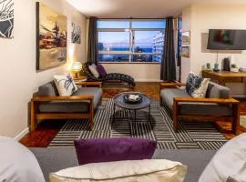 Trendy Hotspot Sea and Mountain Views and cafes