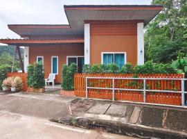 Patcharin house 1, hotel en Ko Lanta Yai