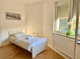 GER Studio Apartment with Free Parking