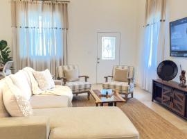 Rustic Elegance Farmhouse, Sanford Farms, Fl, hotel in Sanford