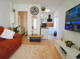 Studio neuf parking gratuit 15 minutes de Lyon, Hotel in Francheville