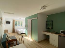 Les studios du village VIRIAT, hotel in Viriat