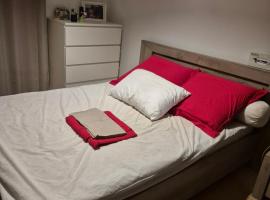 Chambre marignane uniquement le week-end et réservation que pour femme, готель у місті Мариньян
