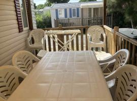 mobil home CANET, Hotel in Canet-en-Roussillon