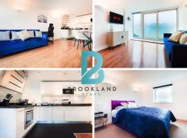 Two Bedroom Flat by Brookland Stays Serviced Accommodation Short Lets London with Free WiFi
