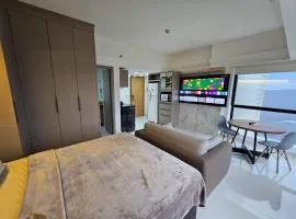 Tropical Executive Flat