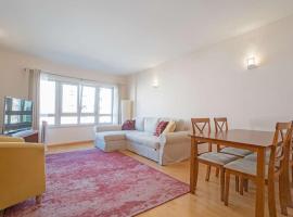 1 Minute to the Metro and 2 to the Supermarket, hotel near Bela Vista Park, Lisbon