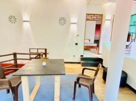 Rest and Recharge homestay airport transit katunayaka, hotel em Minuwangoda