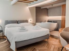 Downtown suite in Reggio Emilia relax e lavoro, hotel in Reggio Emilia