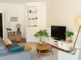 Cozy Family House Mérignac T5，位于梅里尼亚克的酒店