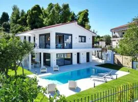 Mandarini Luxury Villa Pefkochori 5 bedrooms 12 guests