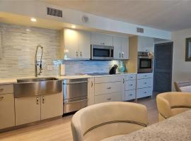 Seaside Luxury Escape on Longboat Key, hotel in Longboat Key