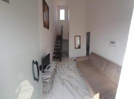 Casa completa, 2 quartos, com ar condicionado, holiday home in Hortolândia