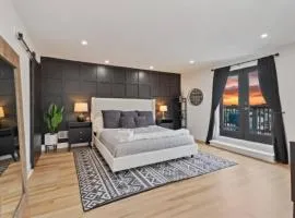 3BR Stylish Retreat, Minutes from Downtown Pittsburgh, Free 3-Car Parking