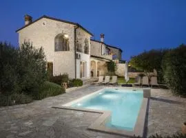 Villa Mason with Heated Pool and mini Wellness