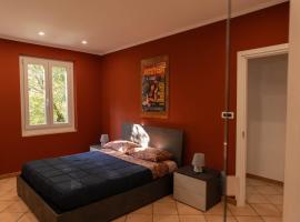 Spazioso appartamento vicino a tutto, self catering accommodation in Tortona