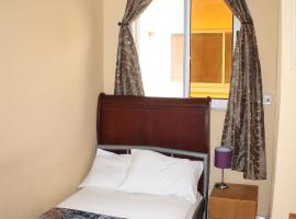 Jesiwa B's Little Palace, hotel a Accra