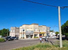 Departamentos céntricos con parrilla、プンタ・アルタのホテル