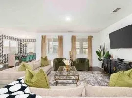 Huge Heated Pool, Pool Slide, Spa, Fire Pit, Games