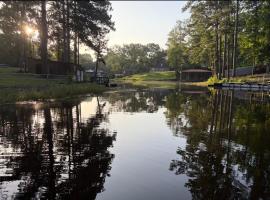 Angler's Dream Stay!, hotel in Hemphill
